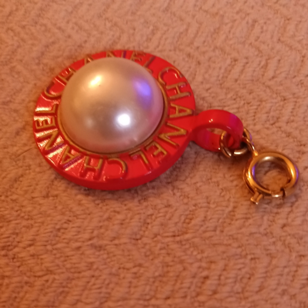 Authentic CHANEL Coral and Gold Pull with Pearl